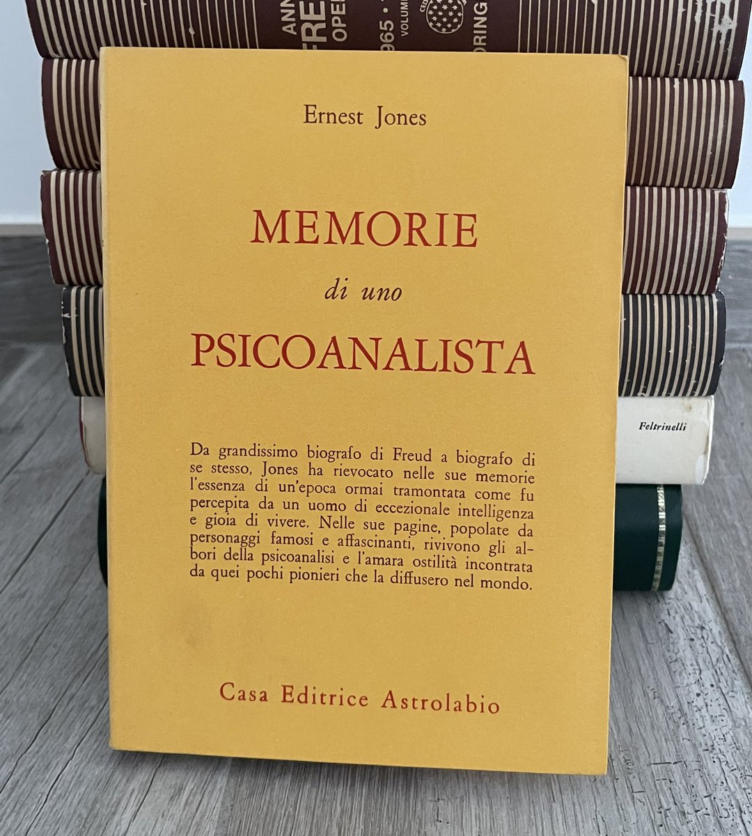 “L'opposizione alla psicoanalisi, inevitabile in ogni caso, fu senza dubbio rafforzata dal pregiudizio antisemitico.” ✔️ Ernest Jones “Memorie di uno psicoanalista”, Astrolabio (1974) 📕 La biografia del biografo di Freud: Ernest Jones, il gallese pioniere della psicoanalisi