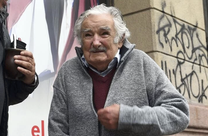 Latinoamerikako ezkerreko agintariek elkartasuna eta maitasuna helarazi dizkiote Pepe Mujicari

naiz.eus/es/info/notici…