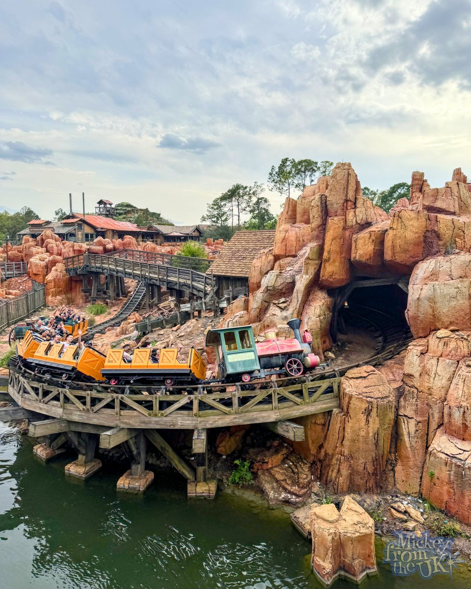 🤠 The wildest ride in the Wilderness! Big Thunder Mountain Railroad at the Magic Kingdom.

#disneyworld #waltdisneyworld #disneyparksuk #disneyparks #disneyuk #magickingdom #thundermountain #bigthundermountain #bigthundermountainrailroad #frontierland