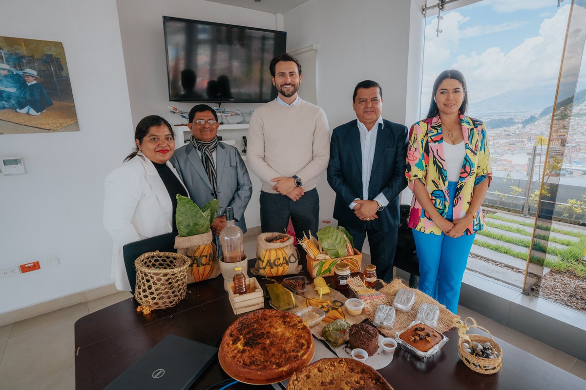 La gastronomía🥘de Ventanas es una de las más deliciosas del país.😋 Nos reunimos con su Alcalde para trabajar en la promoción de este destino, sobre todo de sus exquisitos sabores que cautivan a los viajeros. ¿Cuál es el plato que más te gusta de esta región? #EstoEsEcuador🇪🇨