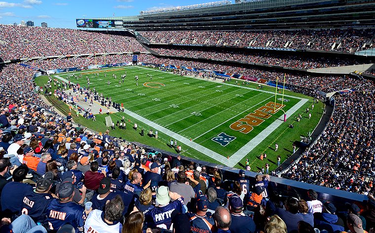 🚨🚨BREAKING: A 38 year old man has been arrested outside of Soldier Field after he doused himself in gasoline and tried to light himself on fire. 🤯🤯🤯

The man was wearing a #Bears Justin Fields jersey, had a gallon of gasoline, and multiple signs that stated “We stand with