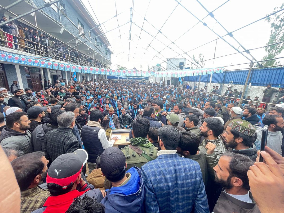 DarRahil's tweet photo. Thrilled to welcome brother @rahie_mustafa and all his supporters from Kalaroos Kupwara Constituency, to the @JKPCOfficial family! Together, we'll continue to work tirelessly for the betterment of our people. #PCWAVE https://t.co/WW6PXp4SY9