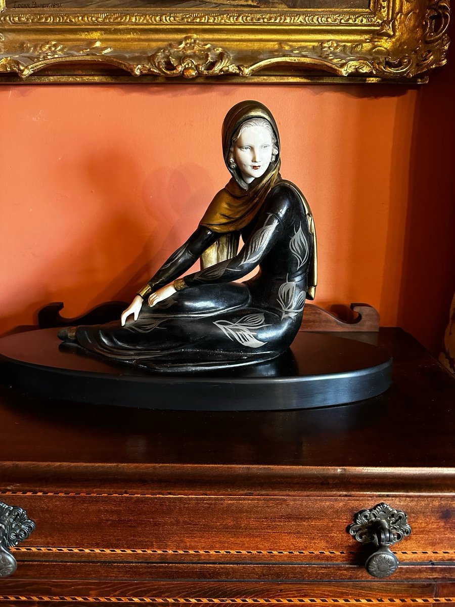 Gorgeous Art Deco statue “Sitting Pretty”
#vintage #antiques #artdeco #vintagelife #artdecostatue