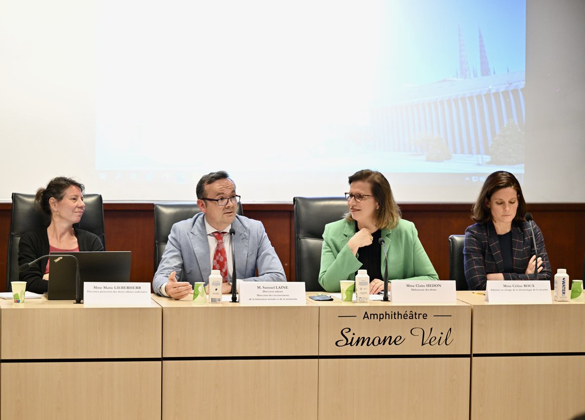 L’ENM accueille aujourd’hui à Bordeaux Claire Hédon, Défenseure des droits, Marie Lieberherr, directrice de la direct° «Protection des droits et affaires judiciaires», &amp; Céline Roux, adjointe en charge de la déontologie dans le domaine de la sécurité au sein du <a href="/Defenseurdroits/">Défenseur des droits</a>.