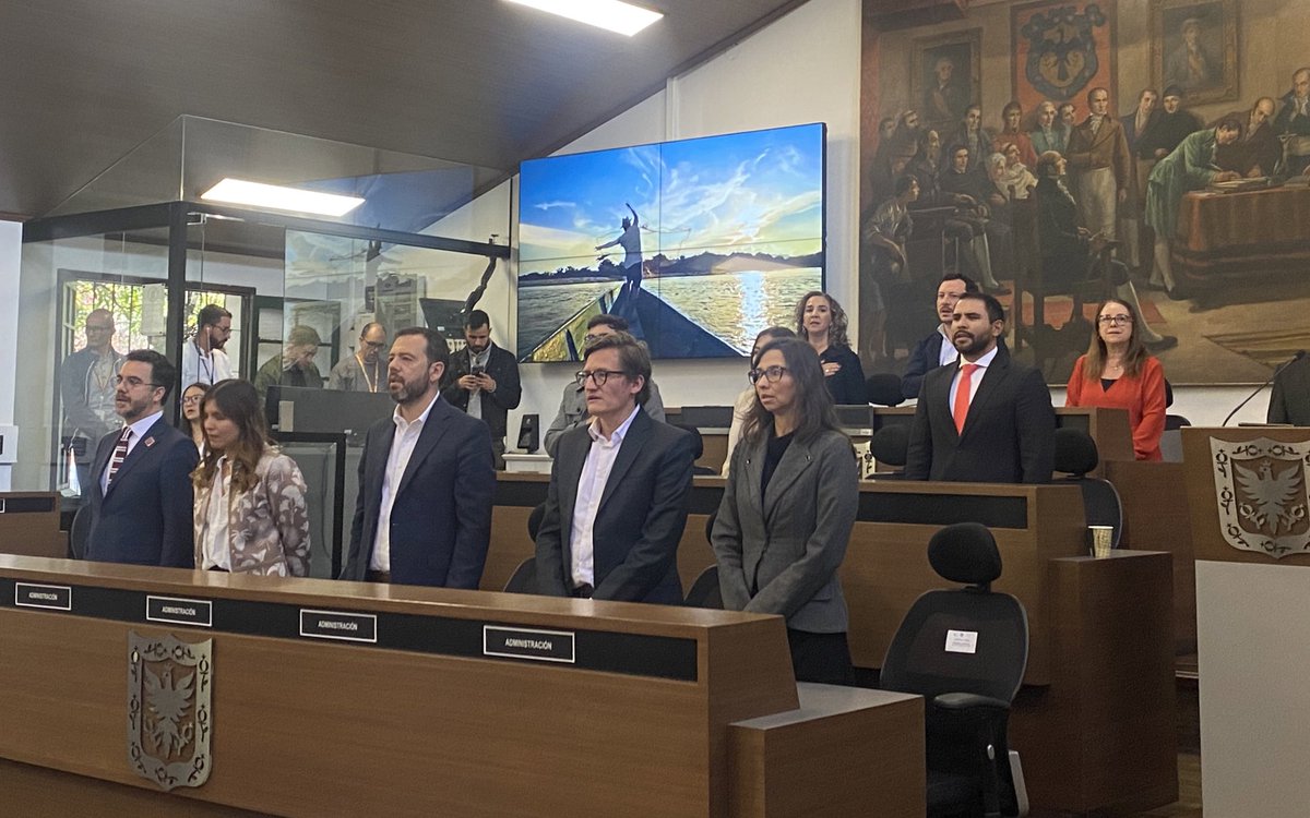 CarlosFGalan's tweet photo. #EnVivo | Radicamos en el @ConcejoDeBogota nuestro Plan Distrital de Desarrollo Bogotá Camina Segura, con el que le apuntamos a que la ciudad recupere la seguridad y avance con confianza. Este plan es la suma de una diversidad de visiones, voces y saberes. Estamos seguros en que los aportes del Concejo y de toda la ciudadanía nos permitan avanzar hacia esa ciudad en la que todos quisiéramos estar.

Conéctense >> https://t.co/DS0H0o553T