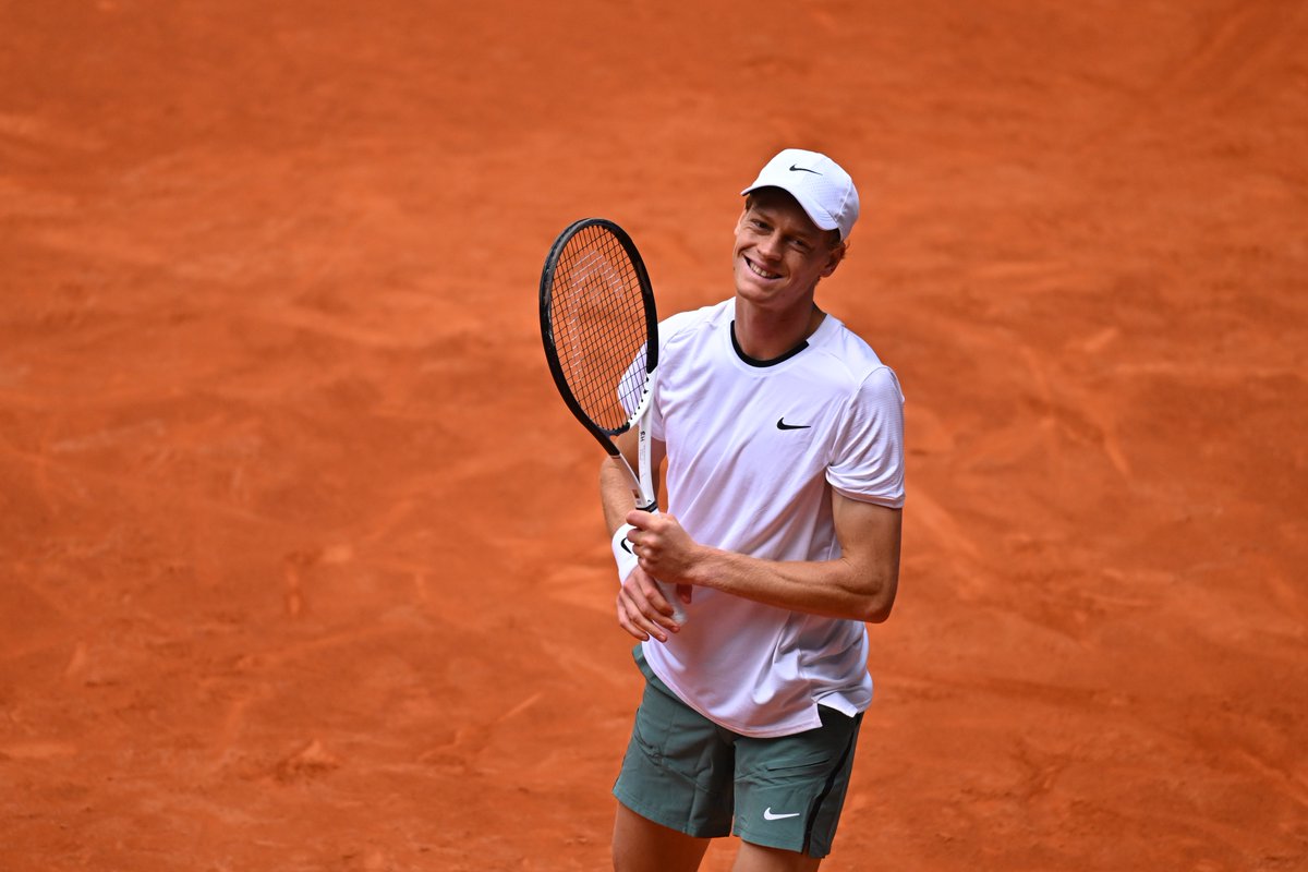 5-7 6-3 6-3 🔥 @janniksin becomes the only player to reach the quarter-finals at all 4 ATP Masters 1000 events this season! @MutuaMadridOpen | #MMOPEN