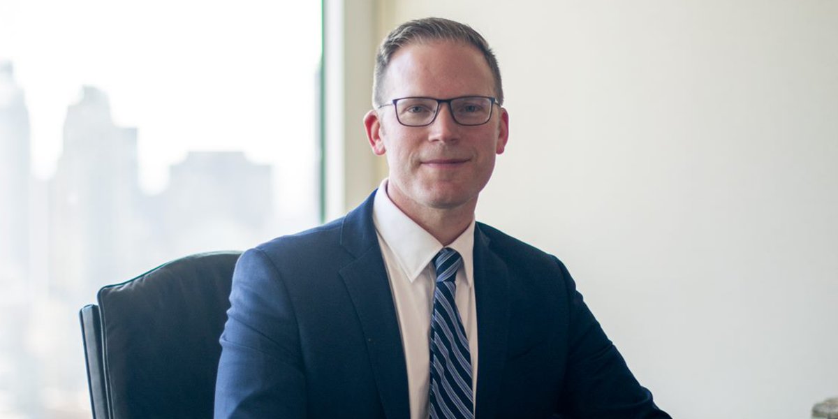 Hofstra Law alumnus David Smith '05 discusses his transition from mock trial and moot court to seasoned litigator. Read his story: lawnews.hofstra.edu/2024/03/27/dav… #lawyers #litigation