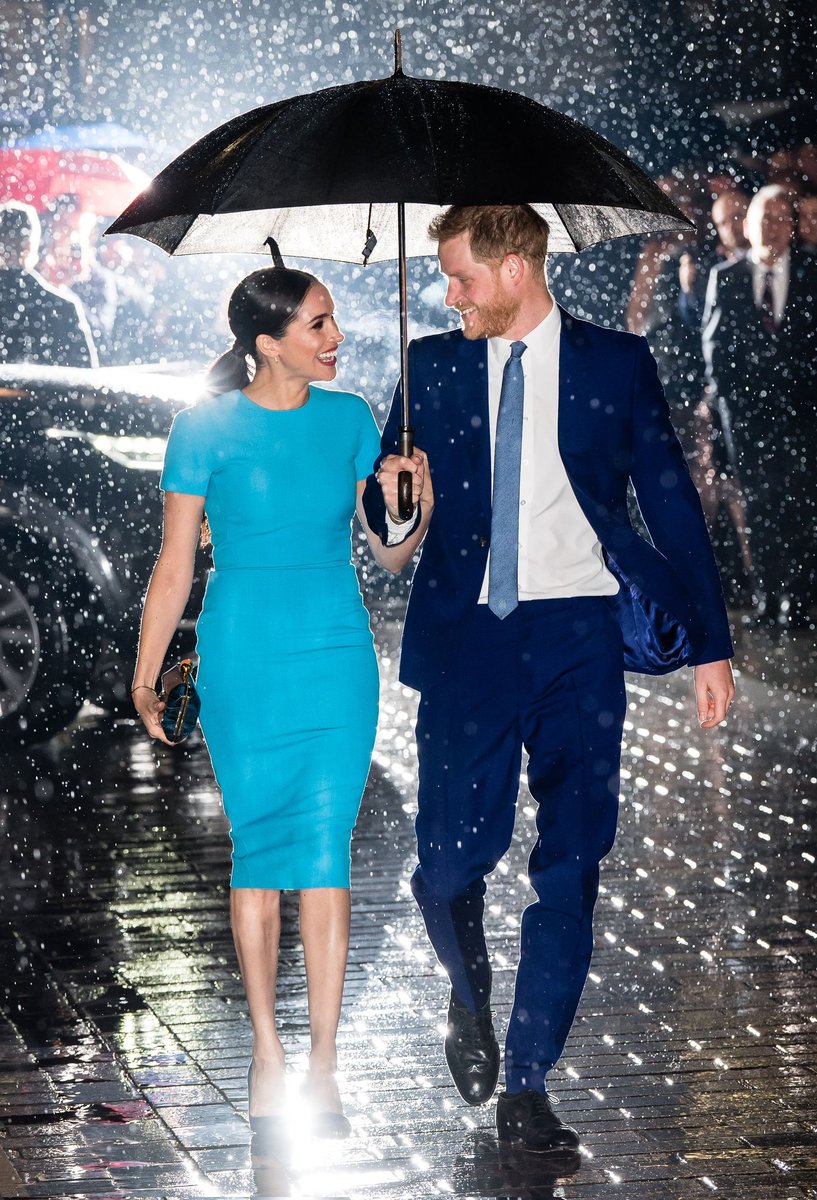 One of my favorite photos. Reminds me of a Rom Com poster.
#rain #umbrella #harryandmeghan #dukeandduchessofsussex #meghanandharry #princeharry #meghanmarkle #duchessmeghan #romcom