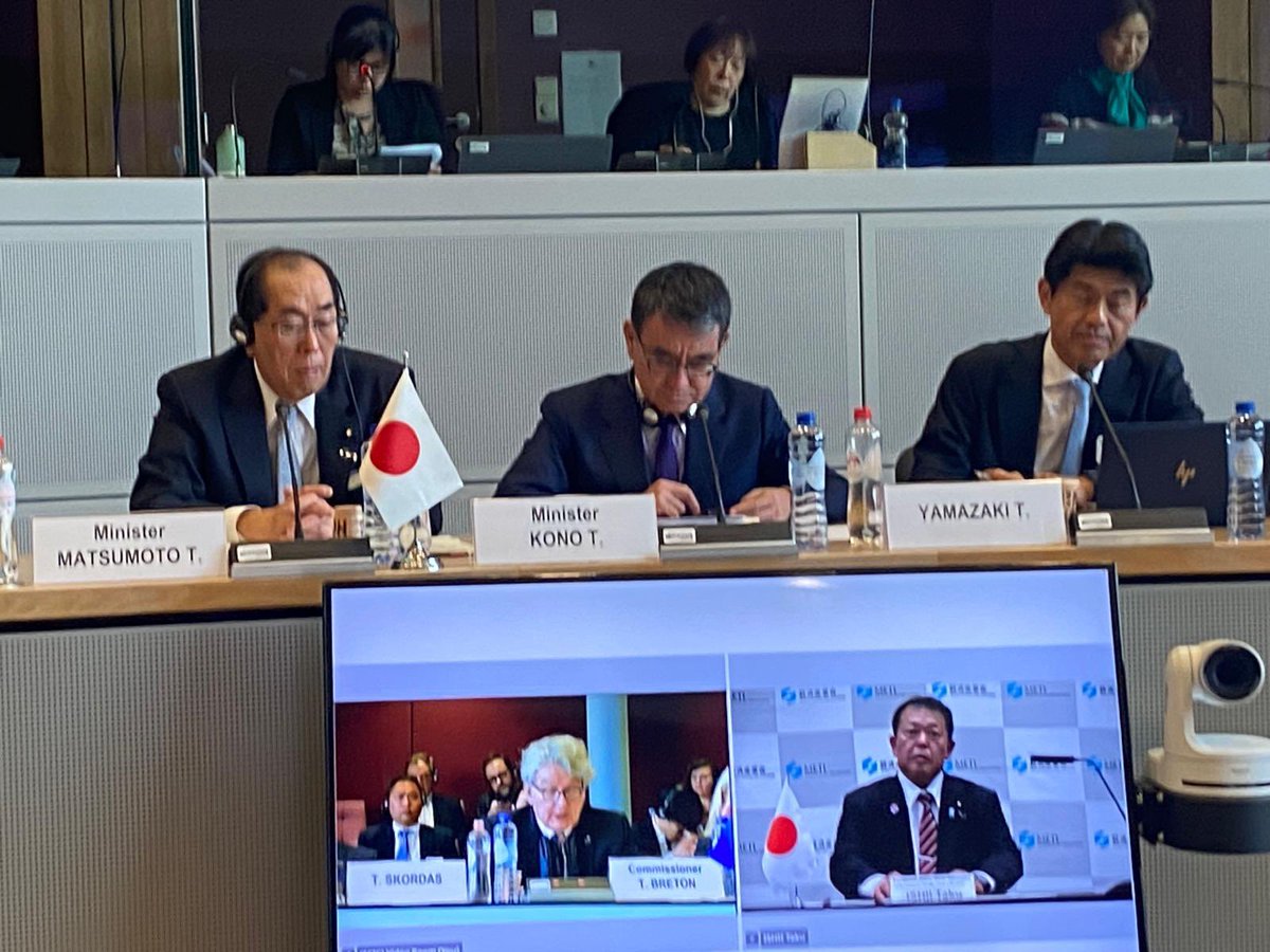 Honoured to co-chair the 2nd EU-Japan #DigitalPartnership Ministerial with Minister Kono, Minister Matsumoto & Vice-Minister Ishii🇪🇺🇯🇵 Cooperation on: 🔹Digital identity 🔹Data 🔹6G 🔹Submarine cables 🔹Chips 🔹AI 🔹Platforms Supporting our mutual innovation & competitiveness.