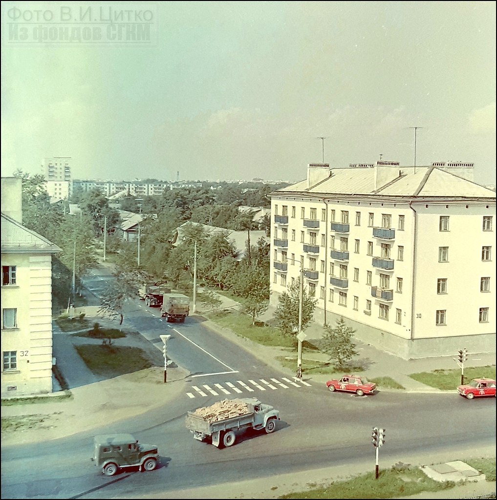 1977 год.
Северодвинск. Перекресток улиц Железнодорожной и Ломоносова.