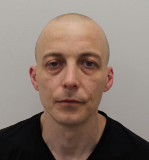 Can you help locate Matthew Barnard who absconded in #Ealing Broadway while on escorted leave from a mental health facility? Matthew has links to the #Fulham area. If seen do not approach but dial 999 immediately. Read more 👇 ow.ly/X0Yn50RnMa5