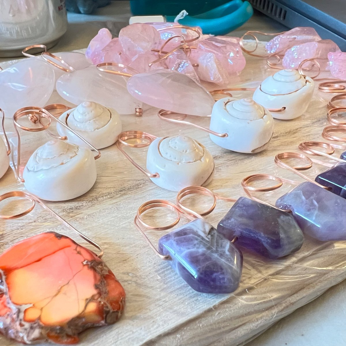 Prep work is tedious! Know that each and every item is made with love from my home to yours!!!! . #rogue518 #roguesalvagegifts #roguesalvage #crystaljewelry #jewelryobsession #jewelrydesigner #artistworkbench #creativesoul