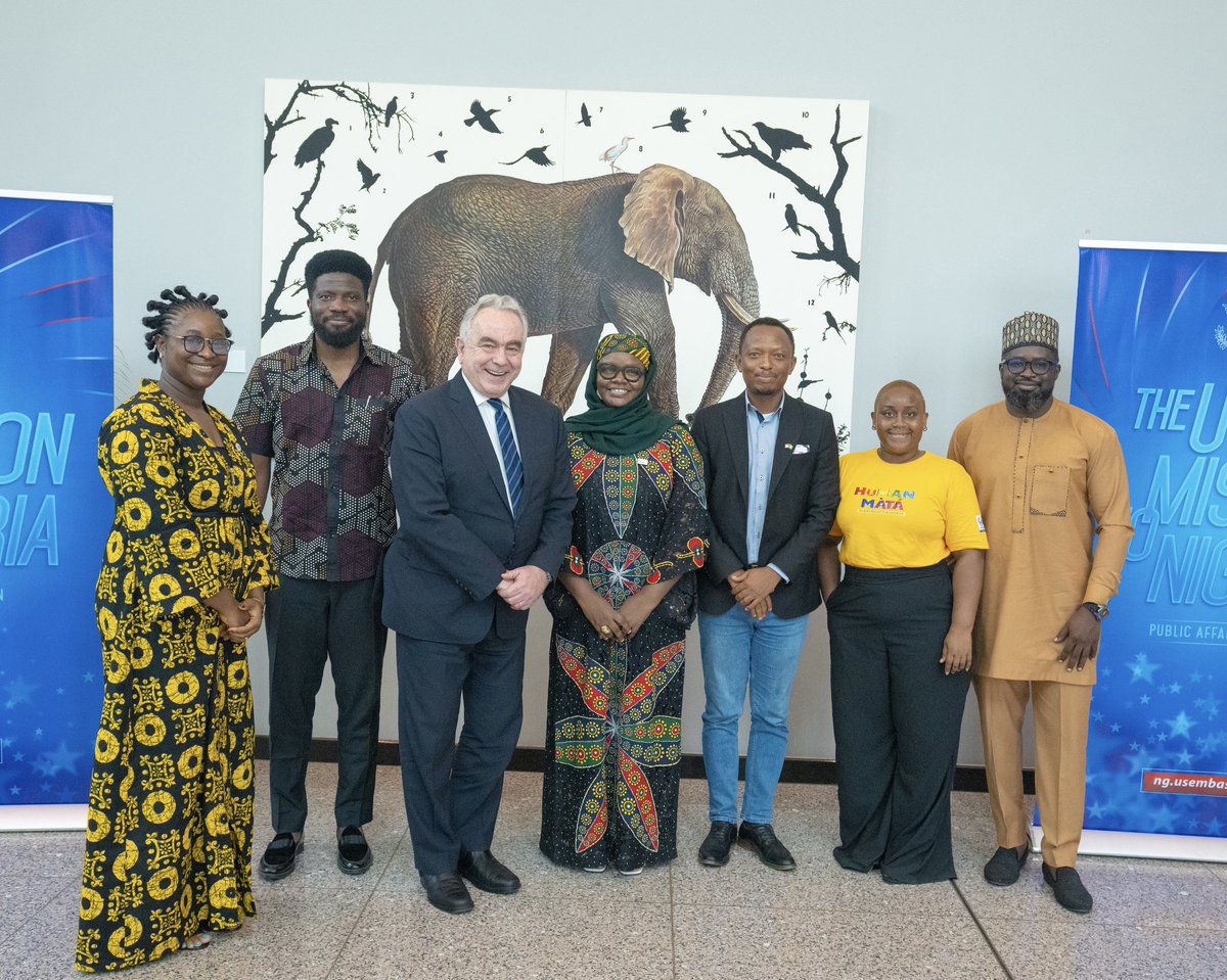 Humbled to meet these incredible U.S. exchange alumni. Heard about their experiences in the U.S. and how those exchanges helped shape their impressive civic contributions to a brighter future in Nigeria. 🇺🇸🇳🇬