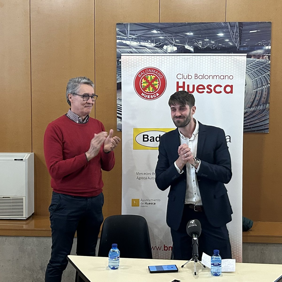 𝙏𝙧𝙖𝙨 8️⃣ 𝙏𝙚𝙢𝙥𝙤𝙧𝙖𝙙𝙖𝙨 𝙚𝙣 𝙚𝙡 𝘽𝙖𝙙𝙖 𝙃𝙪𝙚𝙨𝙘𝙖, 𝙝𝙤𝙮 𝙨𝙚 𝙧𝙚𝙩𝙞𝙧𝙖 𝙪𝙣𝙤 𝙙𝙚 𝙣𝙪𝙚𝙨𝙩𝙧𝙤𝙨 𝙘𝙖𝙥𝙞𝙩𝙖𝙣𝙚𝙨.

🥹 ᴇɴᴏʀᴍᴇ ʟᴀ ꜱᴜᴇʀᴛᴇ ᴅᴇ ʜᴀʙᴇʀ ᴘᴏᴅɪᴅᴏ ᴅɪꜱꜰʀᴜᴛᴀʀ ᴅᴇ ᴛɪ <a href="/gelonimouz2k/">Gerard</a> 

#BadaHuesca #HuescaLaMagia #LigaPlenitude