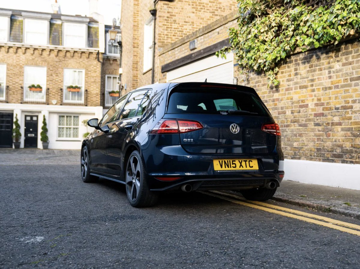 Live auction: Volkswagen Golf GTI Mk7. Prefer your GTI with actual dials and sliders, and not touch-sensitive pads? Then the 212hp Mk7 is the one for you, available here with a manual 'box and tartan seats. Guided at £10,000 - £11,000. pistonheads.com/buy/auction/16…