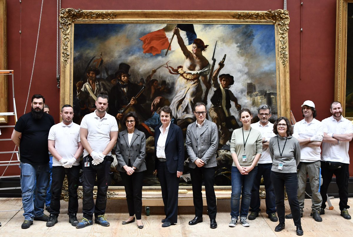 MuseeLouvre's tweet image. Grand moment cet après-midi dans les salles du #Louvre autour de la ministre de la Culture, @datirachida : c’est le retour en salle, après six mois de restauration, d’une icône française devenue symbole universel de l’idée qu’elle incarne, La Liberté guidant le peuple d’Eugène…