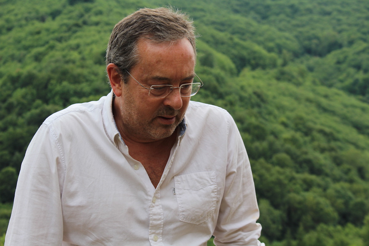 El diumenge 12 de maig aneu a votar. Pim-pam. Després veniu a Raset, a Can Santamaria. Fem un homenatge al mestre JM Uyà. Un repàs a la seva obra poètica a càrrec del Dr. Joaquim Jubert i els actors Albert Prat, Daniela Brown, Nina Uyà i Eduard Paredes