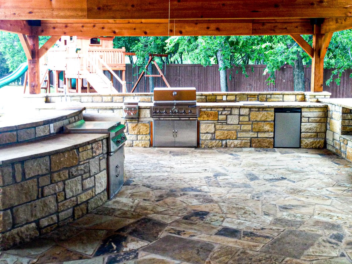 Take your outdoor gatherings up a notch by investing in an #outdoorkitchen! At #PurpleCare, we install custom outdoor kitchens that can be equipped with features like pizza ovens, sinks, and more. 👍

Call (817) 357-8055 to sign up!

purplecare.com/outdoor-kitche…