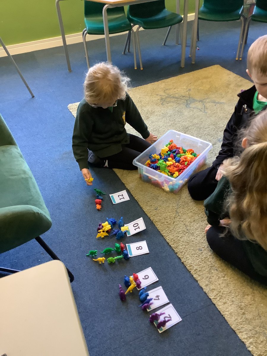Chess_WPA's tweet image. Year One are learning to count in twos, so they helped Mrs Bain out with her washing! #watersidemaths