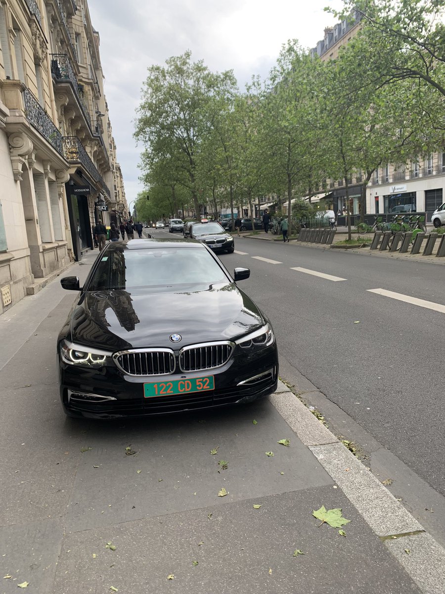 Berline du Corps Diplomatique de Haute-Marne, boulevard Raspail, Paris. @Nico_Lacroix52 @Prefet52