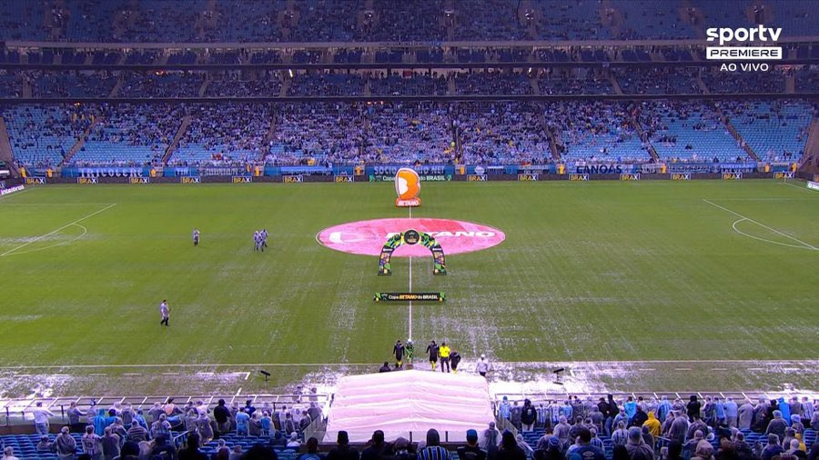 E quando o Grêmio colocou quase 40 mil torcedores num dia de CICLONE, furação, chuva de granizo e os caralha a 4.

É a torcida mais foda do país🇪🇪
