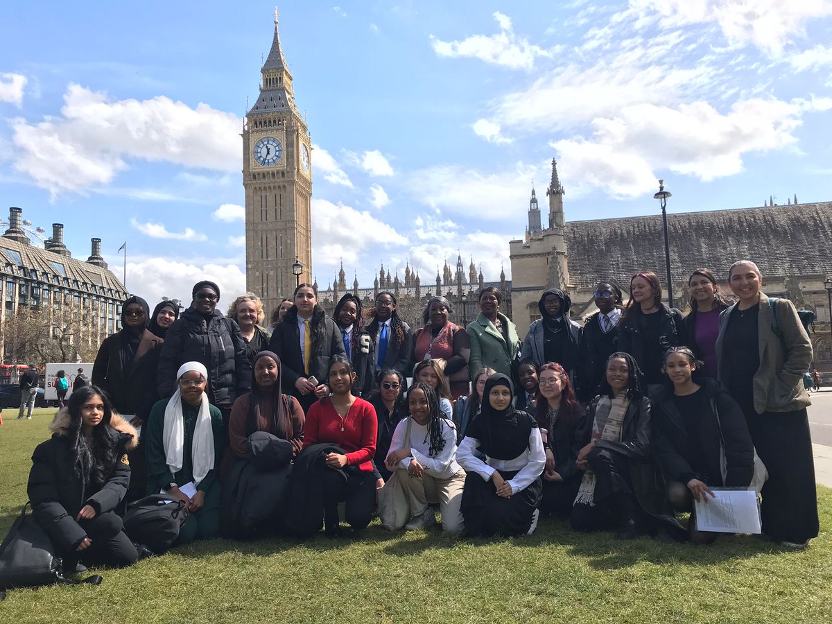 Bradford Citizens goes to London! Privilege to hear our young leaders speak to MPs at the Show Racism the Red Card APPG. Students spoke about the need for racial justice in education. MPs were incredibly impressed + have promised to work on our demands #teamBradford #makingchange