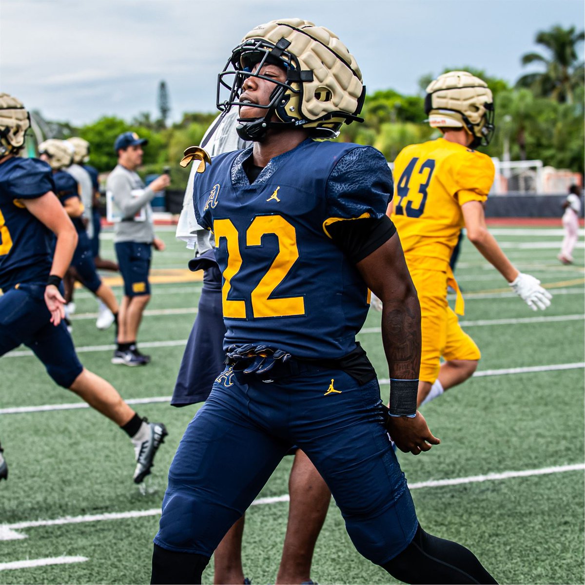The South Florida High School Sports Radio Show powered by @UHealthSports Tonight (7-9) on @560WQAM – St. Thomas Aquinas started spring with a fifth consecutive state titles as a goal. University of Indiana commitment Travares Daniels II talks Raiders and more at…