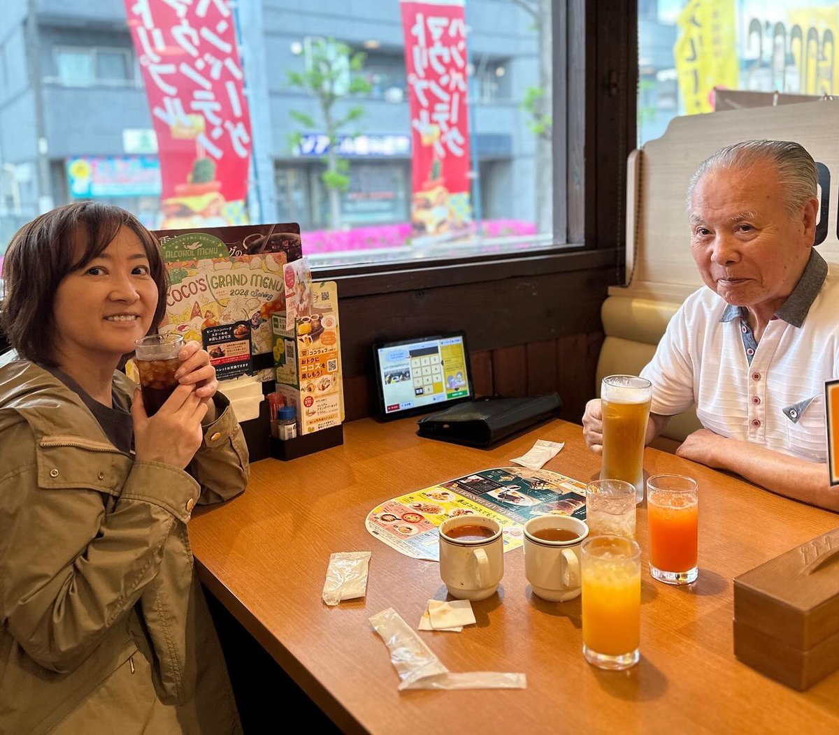 4/29誕生日でしたっ！ 誕生日が一日違いの父とココスでバースデーデザートプレートもらっちゃいました〜