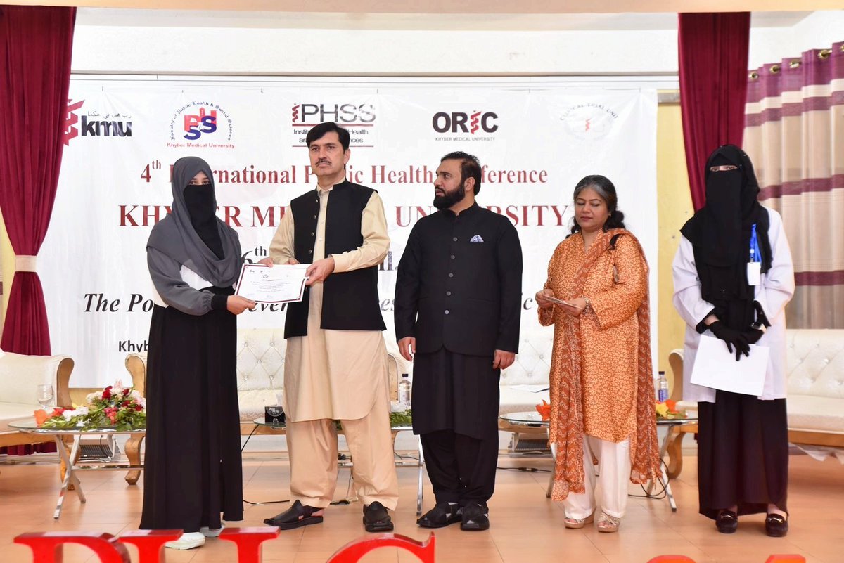 Had a second slice of victory in the Poster competition: the best taste of trying again.
#research #publichealth