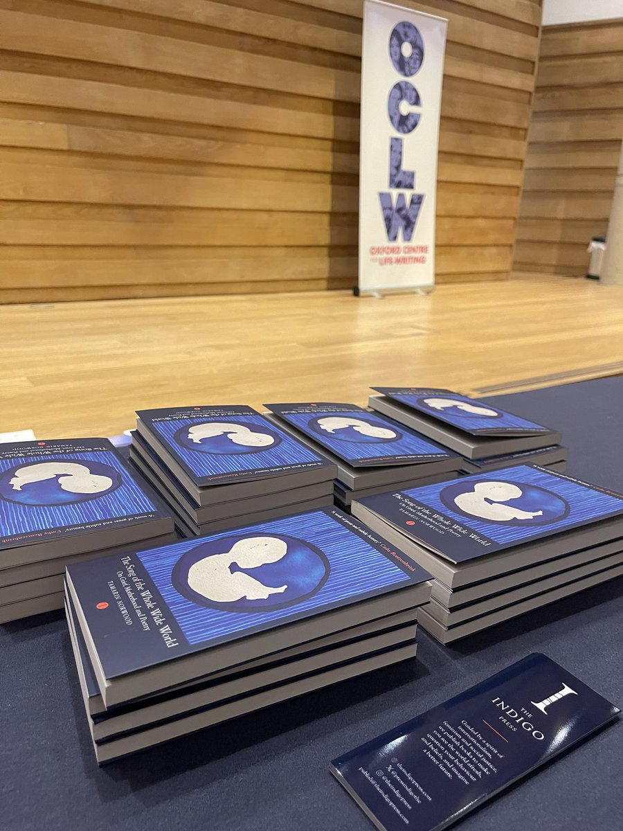 We're at @WolfsonCollege with @OxLifeWriting tonight, to hear author and artist Tamarin Norwood discuss her groundbreaking memoir The Song of the Whole Wide World! 💙