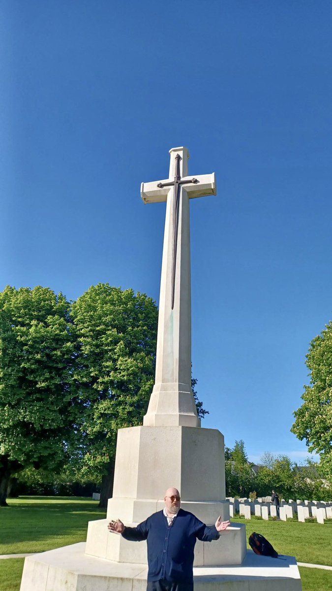 pjkong1969's tweet image. Either I&apos;m about to break into song or I&apos;m back in a ⁦@CWGC⁩ cemetery and lecturing people again! Felt good being in Bayeux today. Might be asking for trouble but #captioncompetition anyone?!