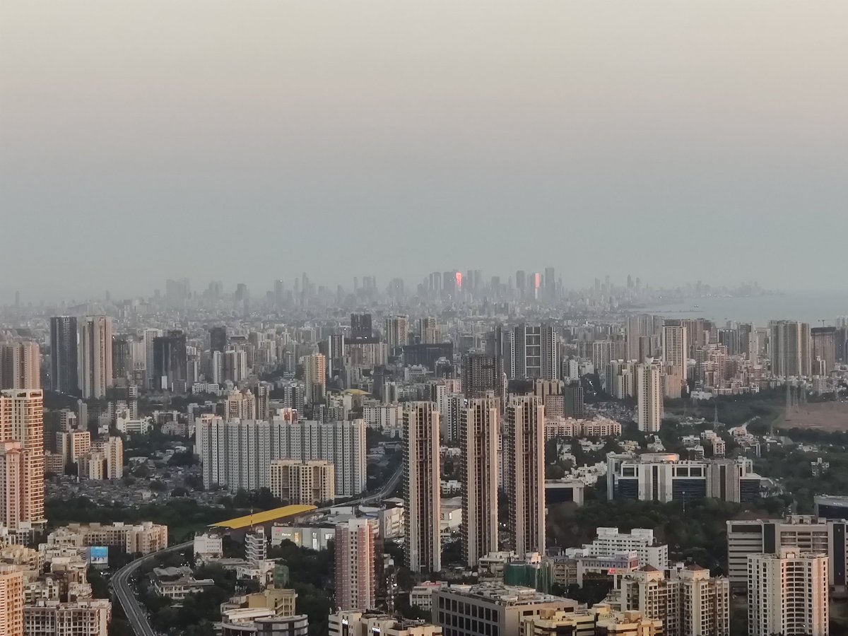 Took this shot on a super clear day from Malad West last year. Can someone help me identify what buildings are visible in this shot? Is that Antilia on the right?

Infra and architecture experts please help!
@cbdhage @marinebharat @Sahilinfra2