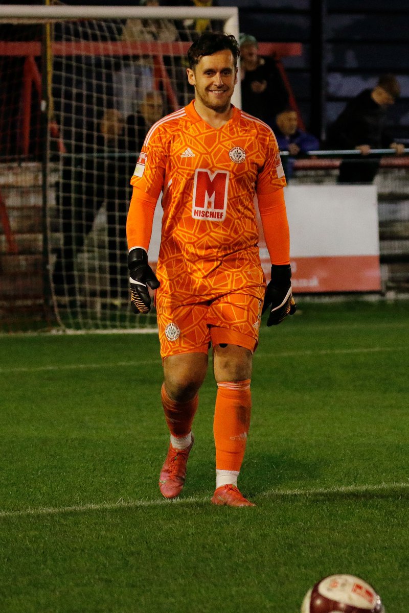 𝐒𝐮𝐩𝐞𝐫 𝐋𝐮𝐤𝐞 𝐒𝐢𝐦𝐩𝐬𝐨𝐧 Shot stopper @lukesimpson33 has confirmed he will be retiring from football at the end of this season. His 12 year career saw him play at @OfficialOAFC, @ASFCofficial and @khfcofficial before his season at #aufc We wish you the best Simmo
