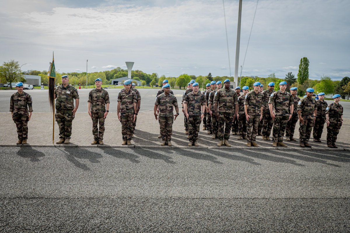 🚨Présentation au chef de corps des modules DAMAN et AIGLE de la B3 qui seront bientôt déployés respectivement au Liban 🇱🇧 et en Roumanie 🇷🇴 ! Après une #PrépaOps complète ils sont #prêts à relever leurs camarades de la B4 sur ces deux théâtres. #DeCombat