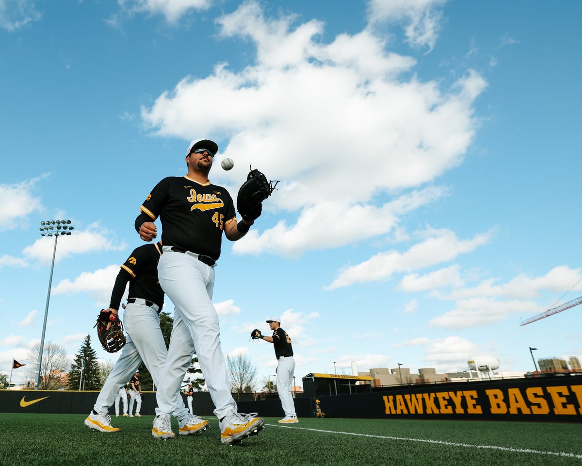 Back at it! 📍Duane Banks Field 🗓️ Today at 4:05 P.M. 🆚 Illinois State 🗓️ Tomorrow at 4:05 P.M. 🆚 NDSU @UIBaseball x #Hawkeyes