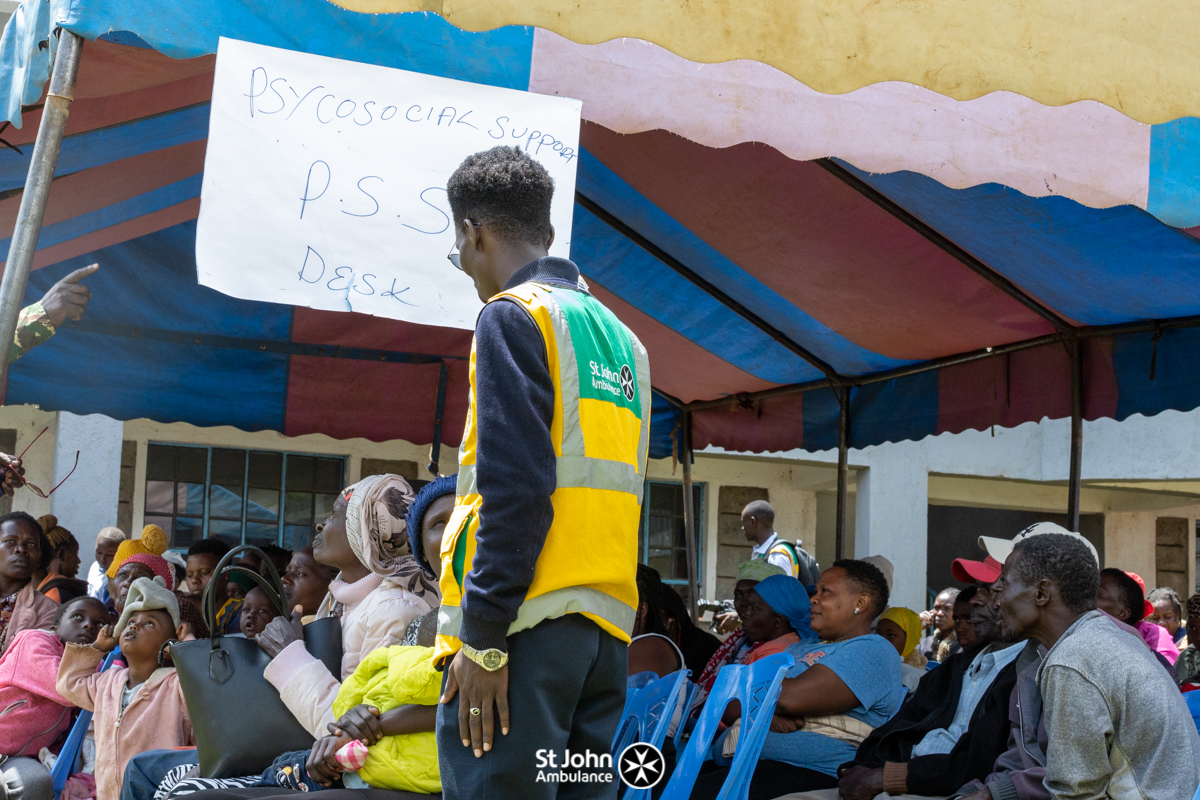 StJohnKenya's tweet photo. Search and rescue operations continued at the Mai Mahiu flooding tragedy site. St John Ambulance Community Emergency Response Team continue offering psychosocial support to the affected families as several people are still reported missing following the tragedy. #DonateBlankets https://t.co/AVeiR3OB3Y