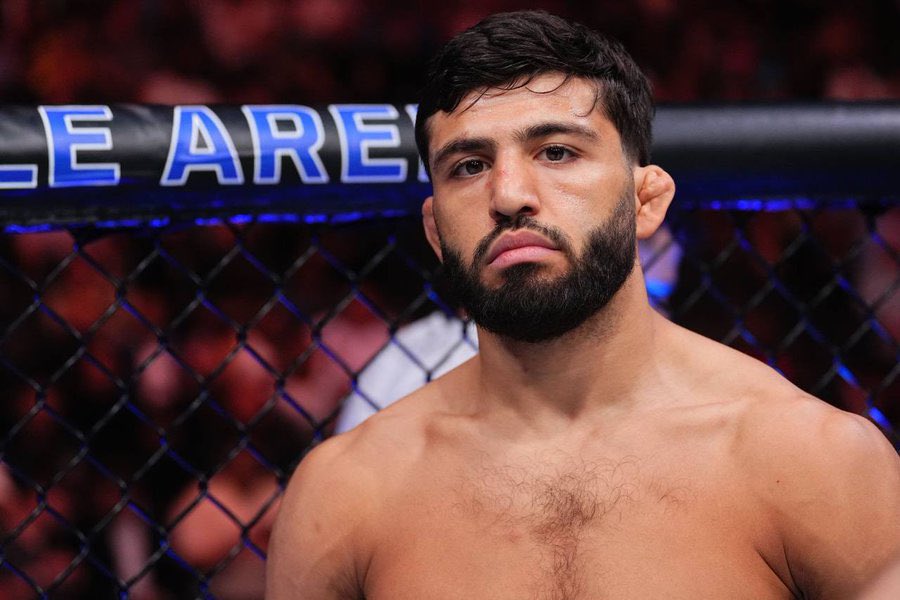 🚨 Nevada Eyaleti Atletizm Komisyonu, bir taraftara saldırdığı için Arman Tsarukyan'ın UFC 300'deki kazancından 31.600 $ (158.000 $'ın yüzde 20'si) kesmeye karar verdi. Mayıs ayındaki toplantı için resmi bir duruşma yapılması planlanıyor. 👎