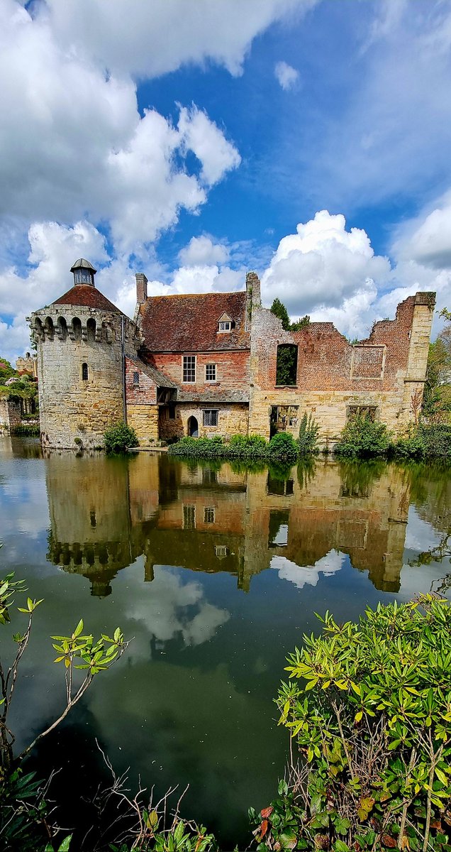 Scotney Castle Kent glorious day to visit #reflection #castle @nationaltrust @southeastNT @scotneycastleNT