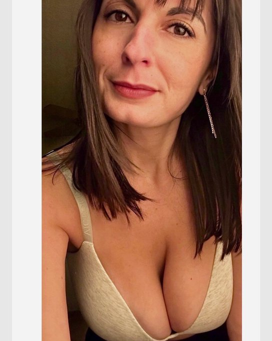 Fun fact : The color of this bra is called Heather Gray 🙋&zwj;♀️ @VictoriasSecret @VSPINK #victoriassecret<a href="/tag/curves"class="tags"><span>#curves</span></a><a href="/tag/victoriassecret"class="tags"><span>#victoriassecret</span></a><a href="/tag/grey"class="tags"><span>#grey</span></a><a href="/tag/bra"class="tags"><span>#bra</span></a><a href="/tag/gray"class="tags"><span>#gray</span></a><a href="/tag/heather"class="tags"><span>#heather</span></a>