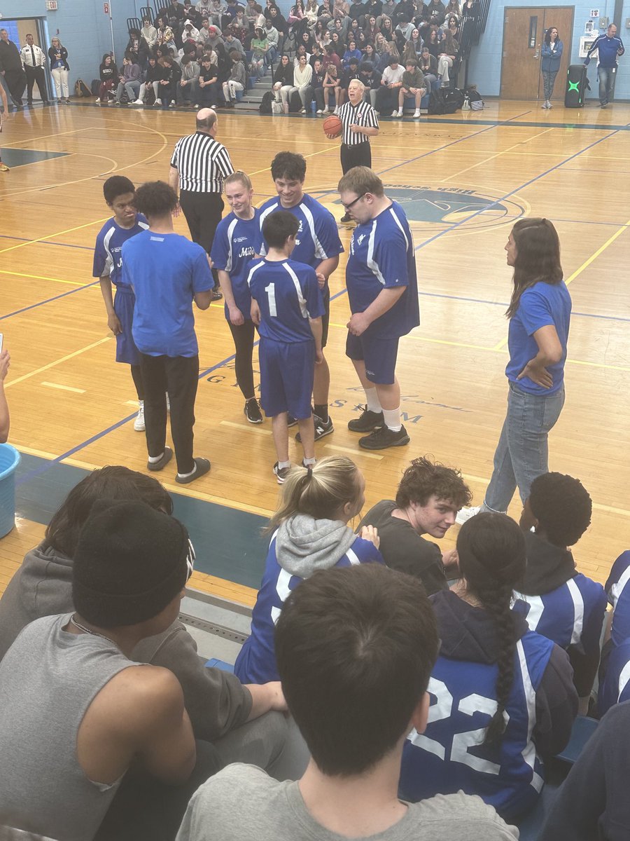 Nothing better than a unified basketball 🏀 game on a Tuesday afternoon. ⁦@WeareMiddletown⁩