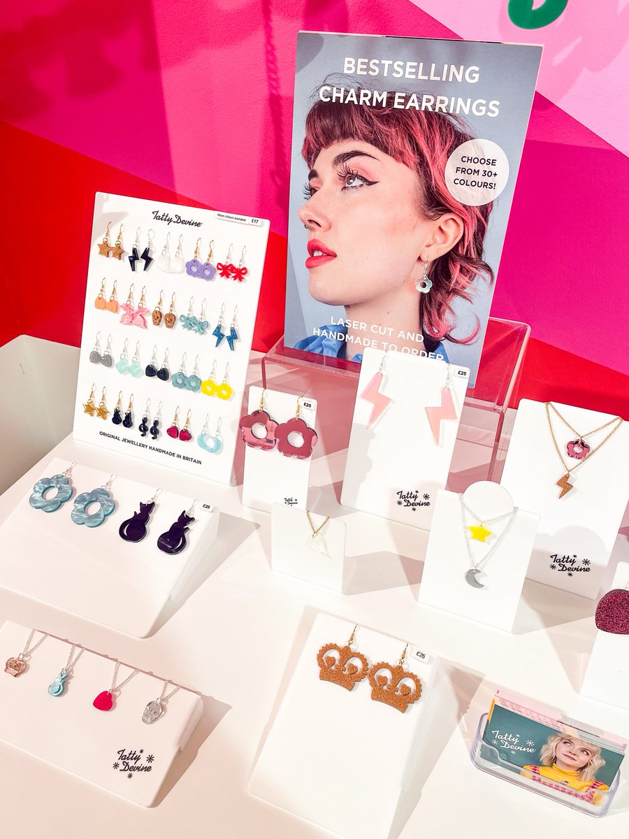 Exclusive to our Covent Garden store: take your pick from custom BIG Charm Earrings and giftable Charm Pendants, handmade on the spot just for you: bit.ly/3FwVanH 👑🌸🌙