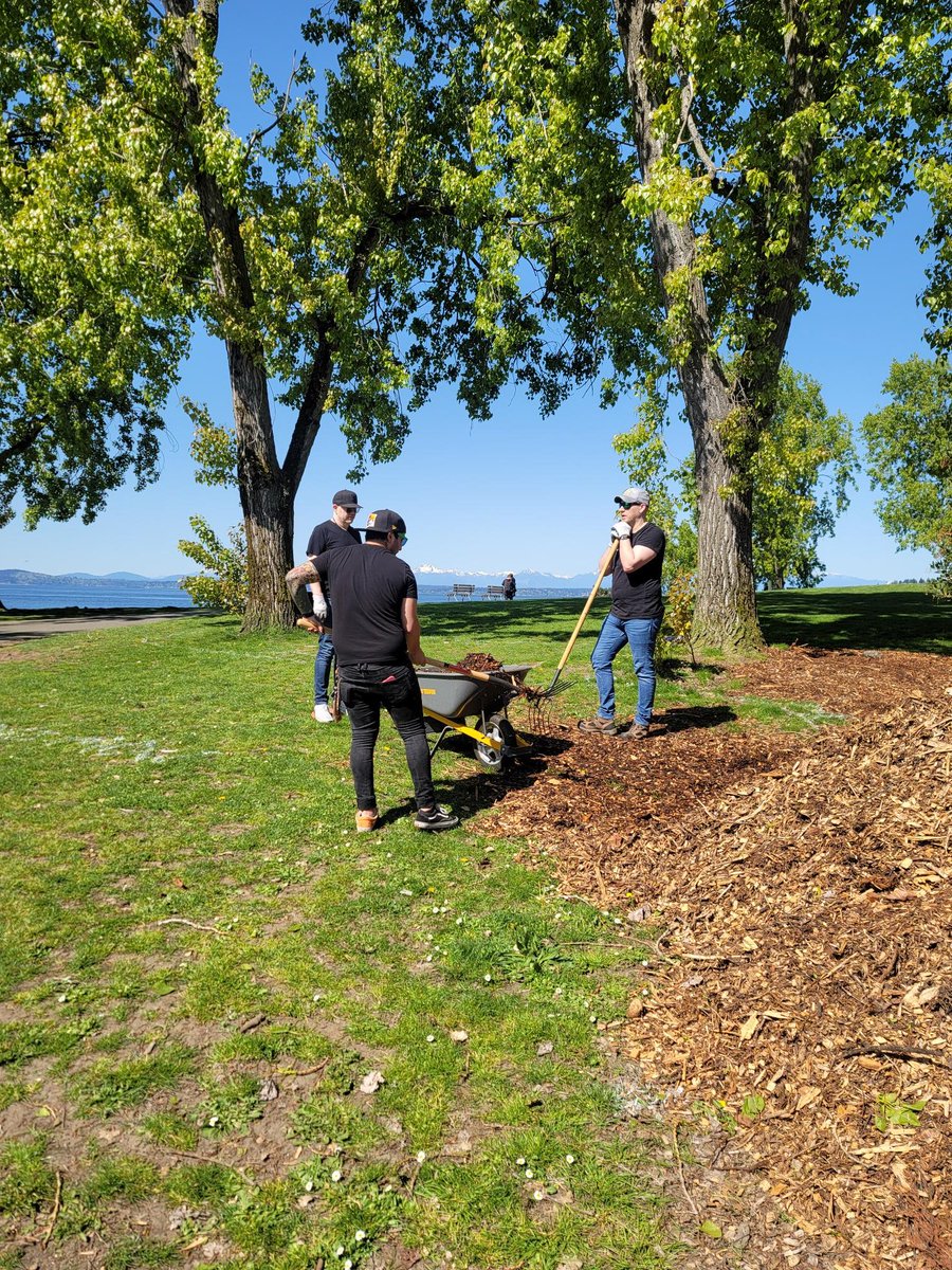 Thank you to Audacy for their volunteer work helping us place mulch at Myrtle Edwards Park! #SeattleShines