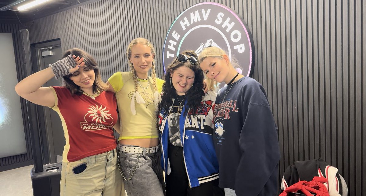 shazbow16x's tweet photo. reunited with my babies 💙💙💙💙 https://t.co/cnxtuCFhzl