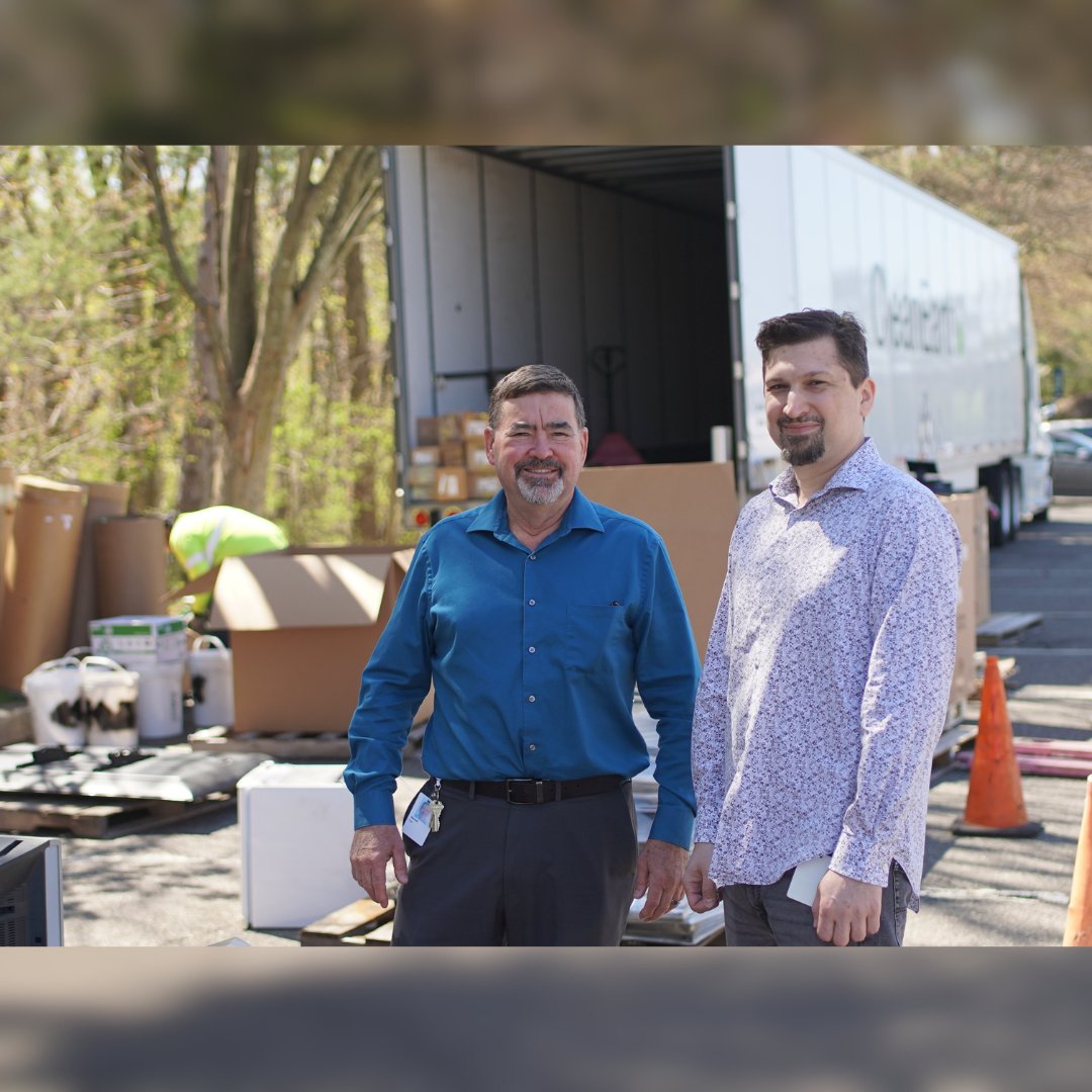 Konica Minolta employees at our Corporate HQ in Ramsey, N.J., rallied together to recycle old electronics in honor of #EarthDay. 🔋 🔌 ⚡ 200+ items were recycled with the help of our eco-friendly partners @CleanEarthInc Here's to a greener, cleaner planet in 2024 and beyond!