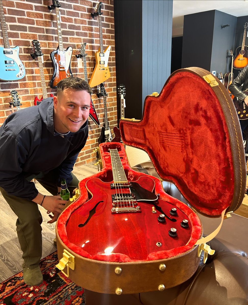 New guitar day <a href="/gibsonguitar/">Gibson</a>