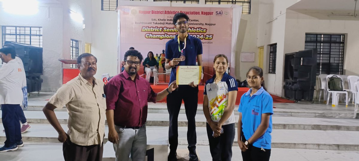 छोटे भाई चौ• मयंक विकल को जिला नागपुर एथलेटिक चैंपियनशिप में जैवलिन थ्रो में कांस्य पदक जीतने पर हार्दिक शुभकामनाएं एवं बधाई। @mayankpradhan12