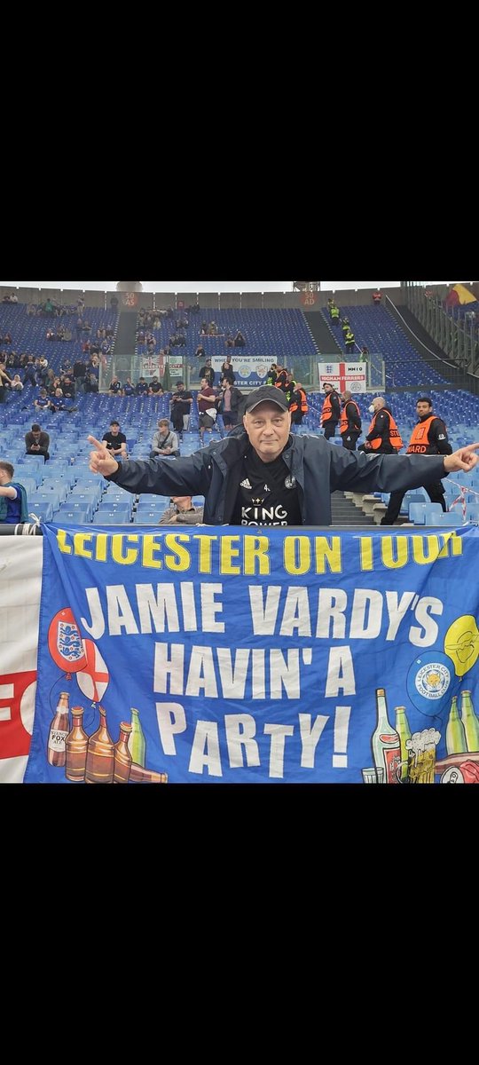 FootballOTSoar's tweet photo. MISSING FLAGS FROM LAST NIGHT🚨

If you’ve take any of these by accident, or you’ve nabbed it ‘for a laugh’ - do the right thing and get them back to their owners.

🔹Flag one - message @samharrington3 
🍻 Flag two - message this page 
🔹Flag three - message @GaryLJ

🦊 https://t.co/qKGaLpomUT
