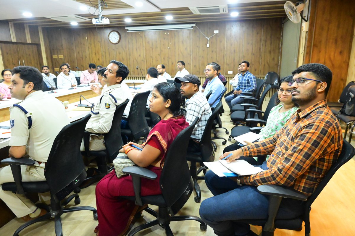 The Expenditure Observer for 119-Ranpur AC and 122-Nayagarh AC, Sri Atul Pandey, IRS, took a review meeting on 30.01.2024 with the Expenditure Monitoring teams in presence of the Collector & DEO, SP, ROs and other senior officers. @ECISVEEP @OdishaCeo #GeneralElections2024