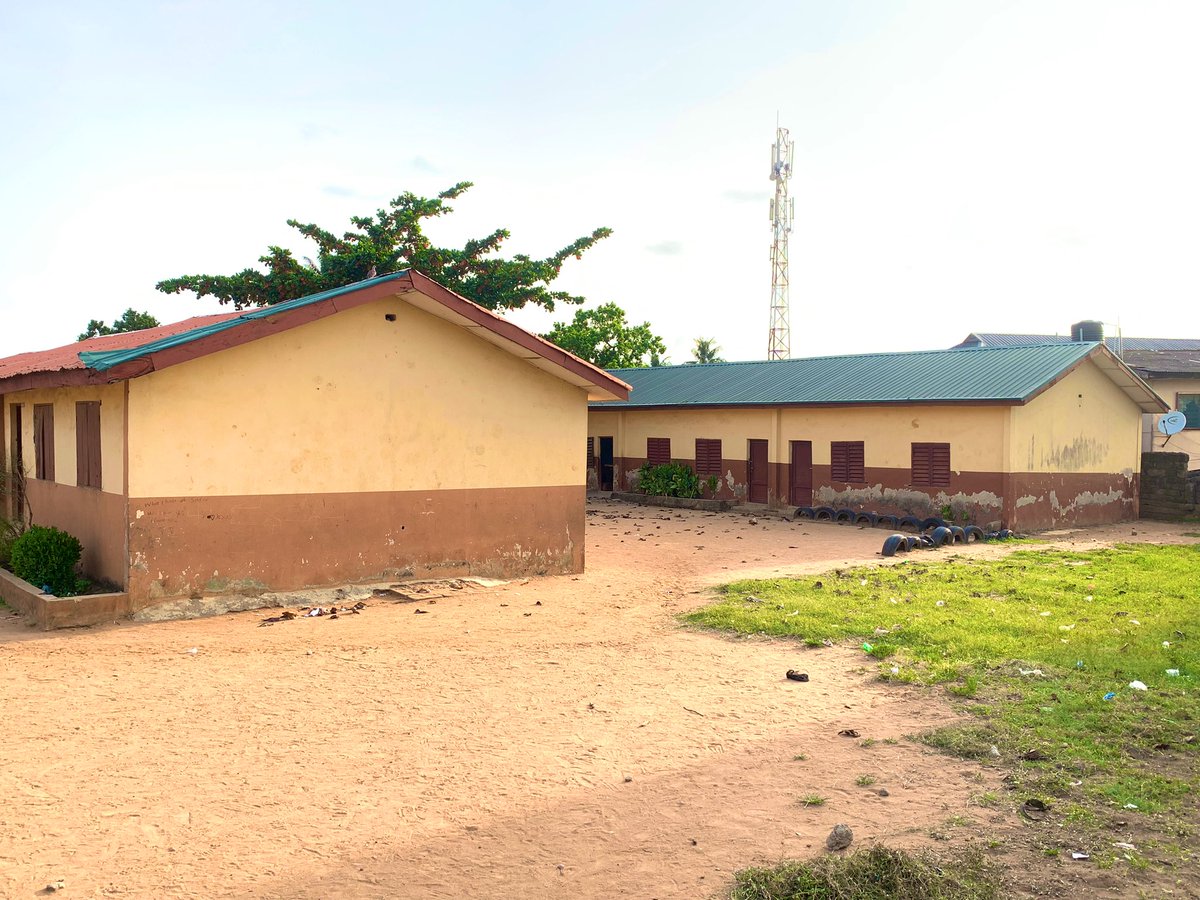 Oluwadamilola_K's tweet photo. @chiditweets042 It’s quite unfortunate that  take pleasure in dishing out propaganda in order to score a point you’ll never get. Tinubu’s legacy in the education sector remains intact. Below are ‘factual’ pictorial  evidence of the current status of Ajao Estate Pry School, #IsoloLCDA, Lagos https://t.co/mQNZk4Yxyt