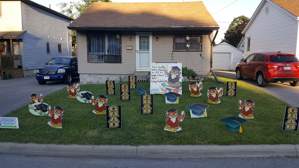 AOSigns's tweet photo. Grad Season is coming! Show them how proud you are of them. Call me at 905-728-5639 to place a fun and colourful Graduation Lawn Display on the lawn. https://t.co/xNLYiDmWUa. https://t.co/JX7wOs7QIm